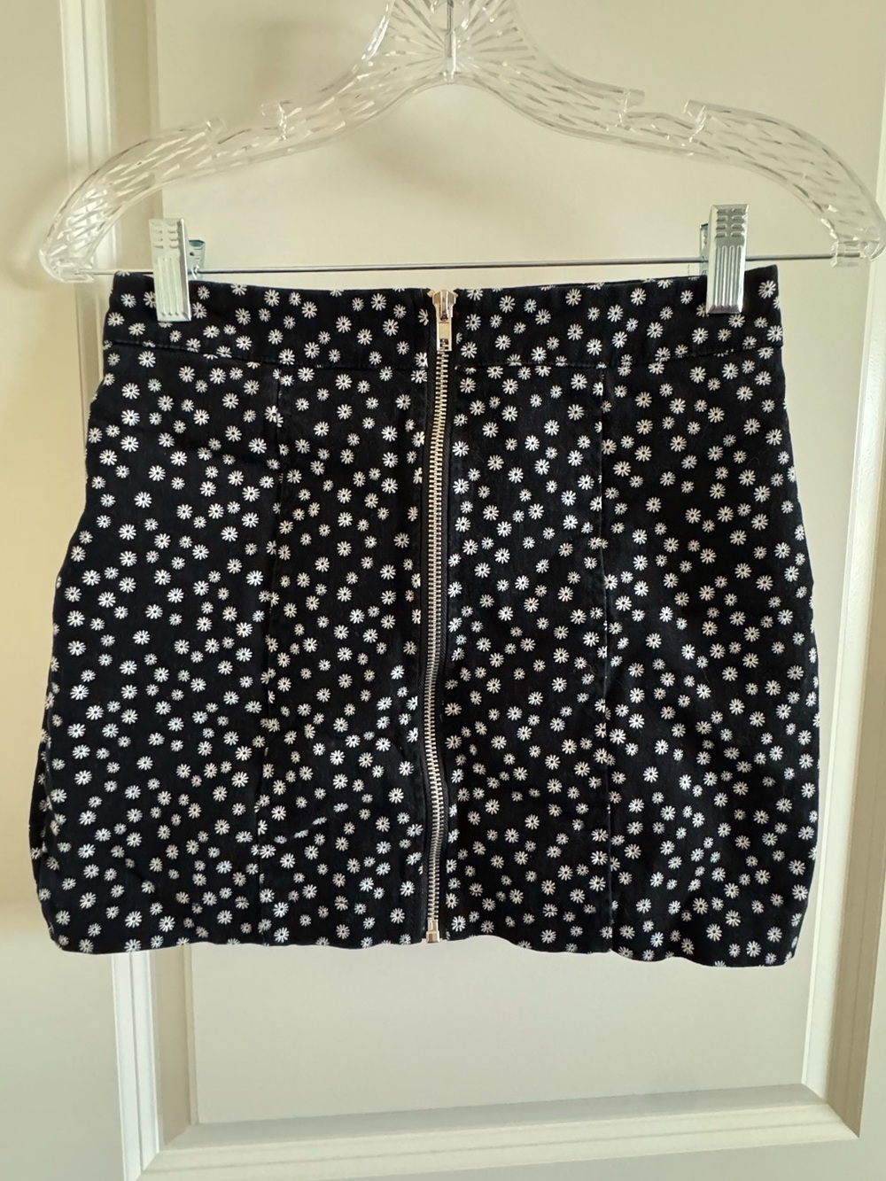 Forever 21 Black Daisy Zip-Front Mini Skirt